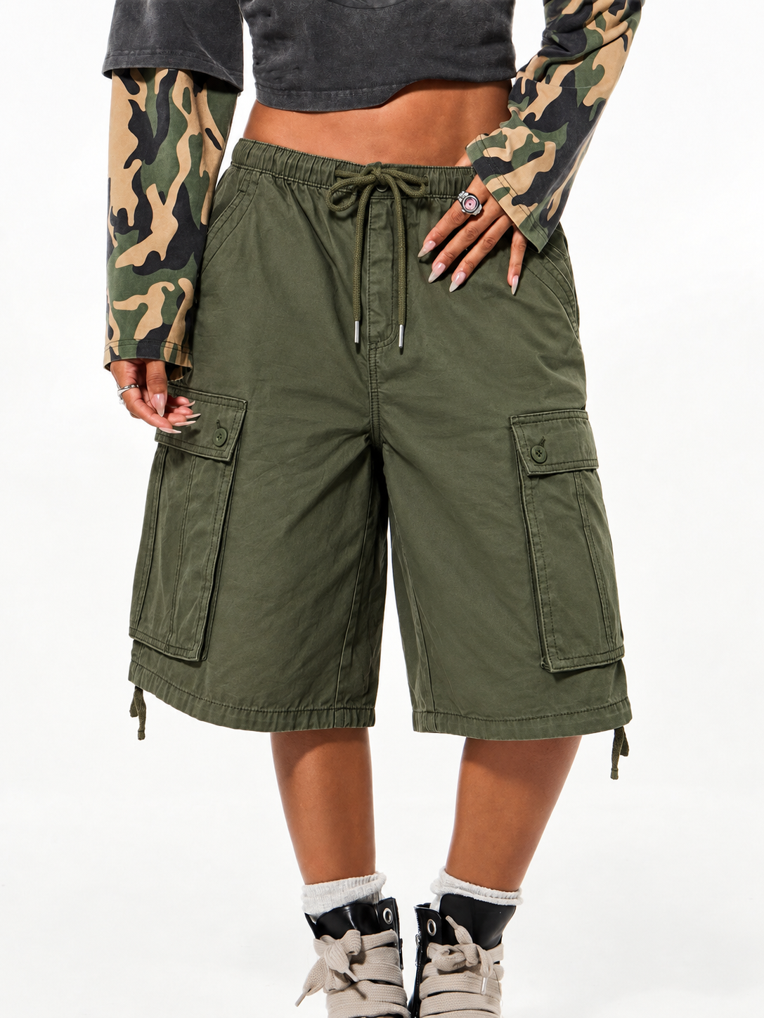 Utility Mode Olive Cargo Bermuda Shorts