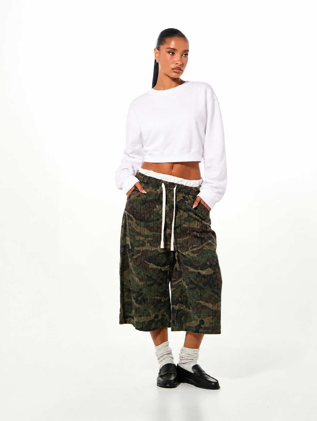 Off Duty Essential Cropped Sweatshirt White